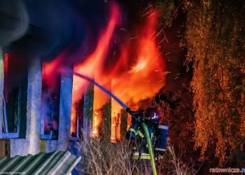 Pożar hali magazynowej w Babicach. Półtora miliona złotych strat