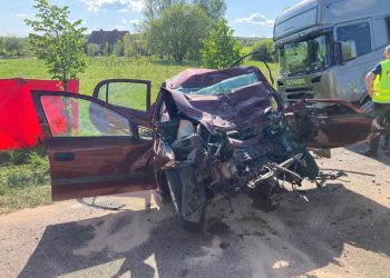 Tragedia na drodze. Nie żyją dwie osoby, dziecko w szpitalu