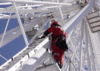 Giżycko. Strażacy ćwiczyli w lunaparku
