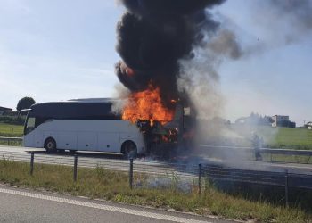 Pożar autokaru na trasie S5