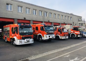 Komenda Główna PSP zamawia samochody dla szkół