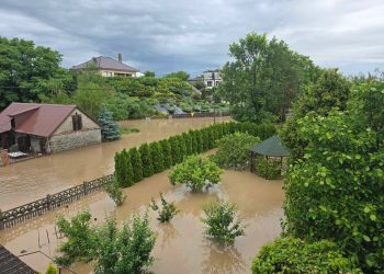 Zalane ulice i posesje w Kościelnej Wsi