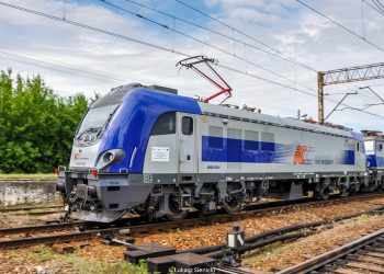 Łódzkie. Dwa pociągi na jednym torze