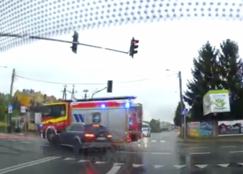 Zderzenie osobówki z wozem strażackim [WIDEO]