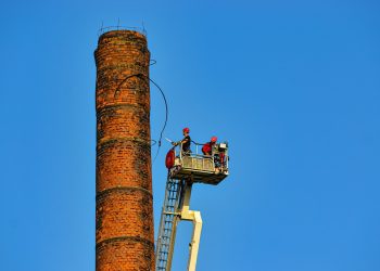 Uszkodzony komin. Interweniowała grupa wysokościowa