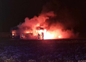 Nocny pożar ciągników siodłowych