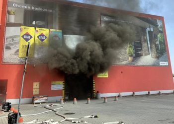 Krosno. Pożar w markecie budowlanym