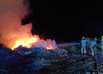 Pożar na wysypisku śmieci w Brzegach