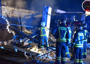 Pożar budynku przy szpitalu w Tworkach