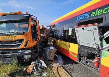 Zderzenie autobusu z ciężarówką w Grudziądzu