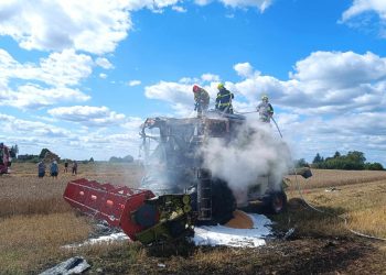 Pożar kombajnu zbożowego w Ubrodowicach. Duże straty