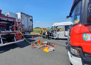 Śmiertelny wypadek na A4. Wezwano trzy śmigłowce LPR