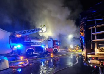 Pożar hali z chemikaliami w Nowym Dworze Mazowieckim