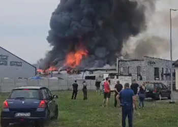 Lubuskie. Pożar hal w Trzebiczu