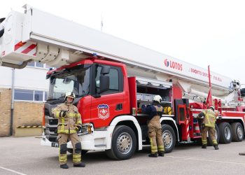 LOTOS Straż ma nowy podnośnik. Najwyższy w Polsce!