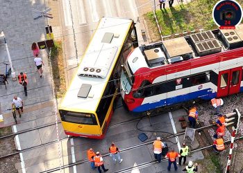 Komorów. Wypadek na przejeździe kolejowym