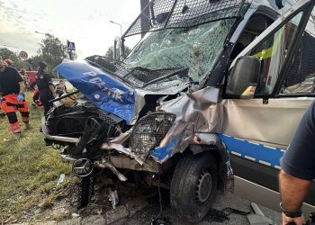 Wypadek radiowozu w Warszawie. Ranni policjanci