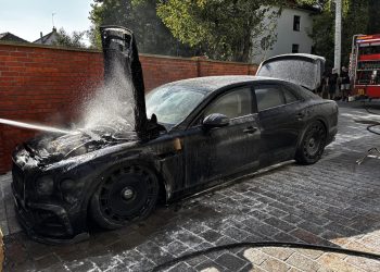 Pożar Bentleya za 2 mln zł w Myślenicach