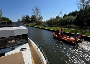 Samochód na dnie Kanału Grunwaldzkiego. W środku ciało