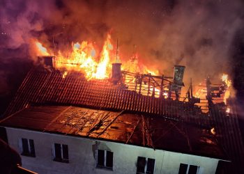 Pożar niezamieszkałej kamienicy w Olsztynie