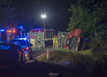 Ciężarówka zablokowała DW-182