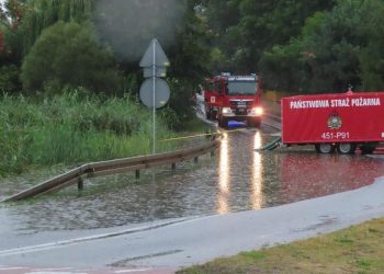 Ulewy w Polsce. KSRG pozostaje w gotowości