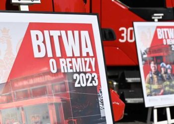 ‘Bitwa o remizy’. Umowy podpisane, kasy brak