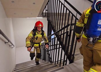 Warszawska Honorowa Wspinaczka. Uczestnicy pokonali 920 schodów
