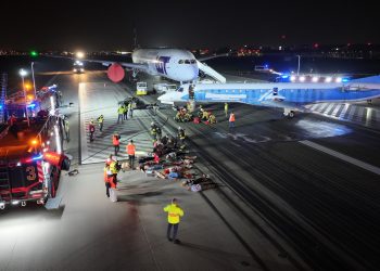 Ćwiczenia służb na Lotnisku Chopina