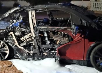 Pożar samochodu elektrycznego w Ostrowie