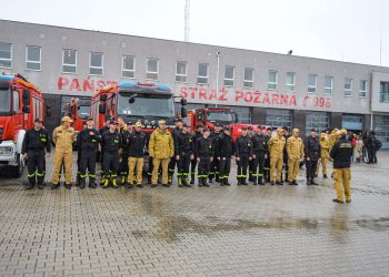Wielkopolscy strażacy pojechali walczyć z powodzią