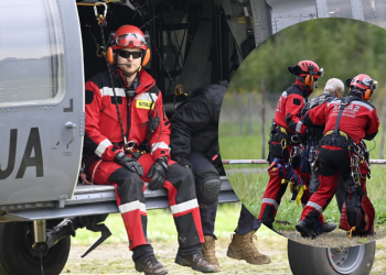 Strażacy na pokładzie Black Hawka. Trwa ewakuacja mieszkańców