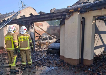 Pożar garażu i samochodów w Krzeszowicach
