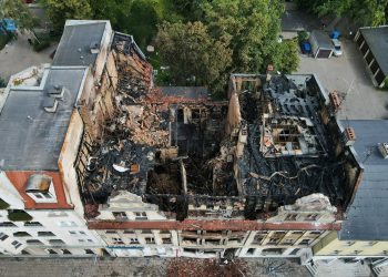 Poznań: W piwnicy kamienicy serwisowano akumulatory straży pożarnej