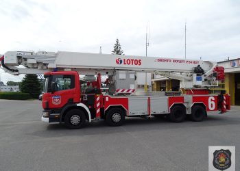 54-metrowy podnośnik ZSP LOTOS Straż. Od ponad 20 lat w służbie
