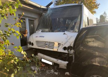 Wypadek autobusu szkolnego w Górze