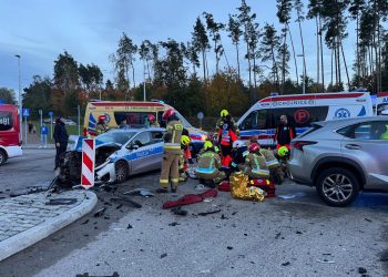 Wypadek z udziałem radiowozu. Cztery osoby ranne