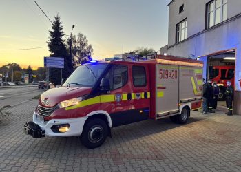 Strażacy z Oświęcimia powitali swój nowy samochód