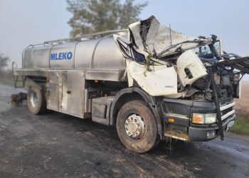 Cysterną uderzył w drzewo. Miał dużo szczęścia