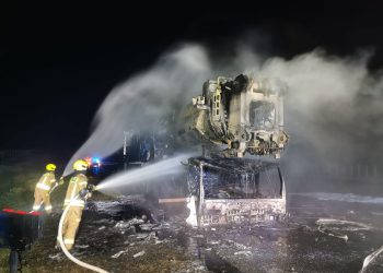 Pożar ogromnego dźwigu na autostradzie A1