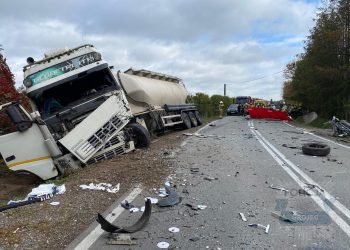 Czołówka na DW725. Dwie osoby nie żyją