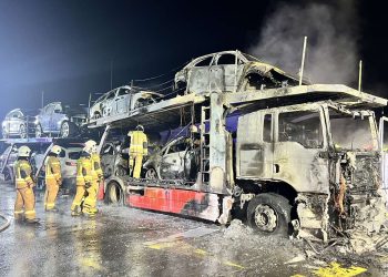 Pożar lawety z samochodami pod Nowym Dworem Mazowieckim