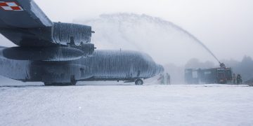Herkules w ogniu. Służby ćwiczyły na lotnisku w Powidzu.