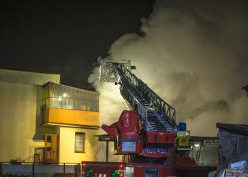 Rataje. Pożar wiaty przy budynku wielorodzinnym