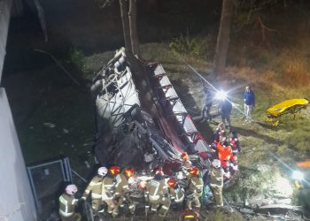 Autokar spadł z wiaduktu autostrady A4