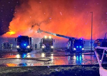 Nocny pożar Biedronki w miejscowości Zawidów