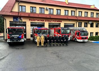 Strażacy oddali hołd zmarłemu policjantowi