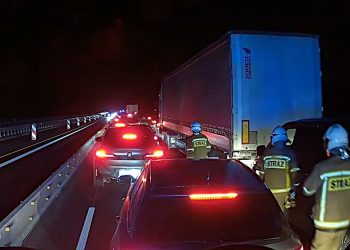 Strażacy jechali do zdarzenia. Utknęli na autostradzie