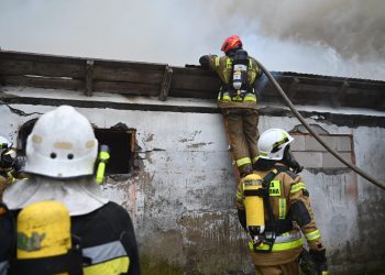 Pożar hali poprodukcyjnej w Pełkiniach