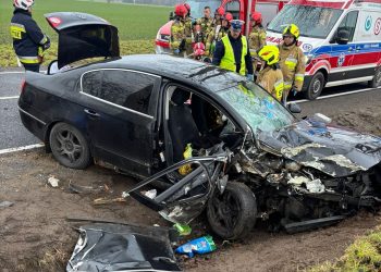 Wypadek koło Świebodzina. W samochodzie dziewięcioosobowa rodzina